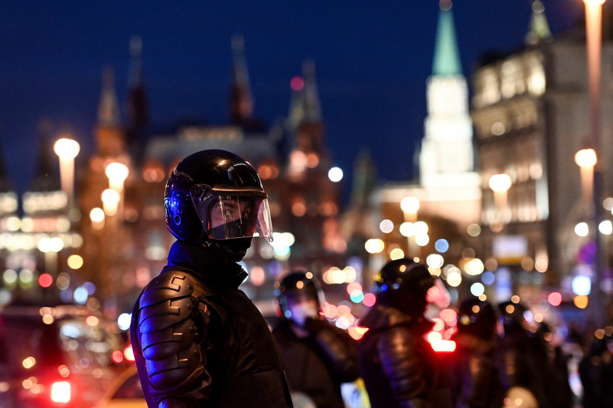 Сотрудники правоохранительных органов в Москве на акции протеста 21 апреля 2021 года. Фото Photo by Kirill KUDRYAVTSEV / AFP/Scanpix/Leta