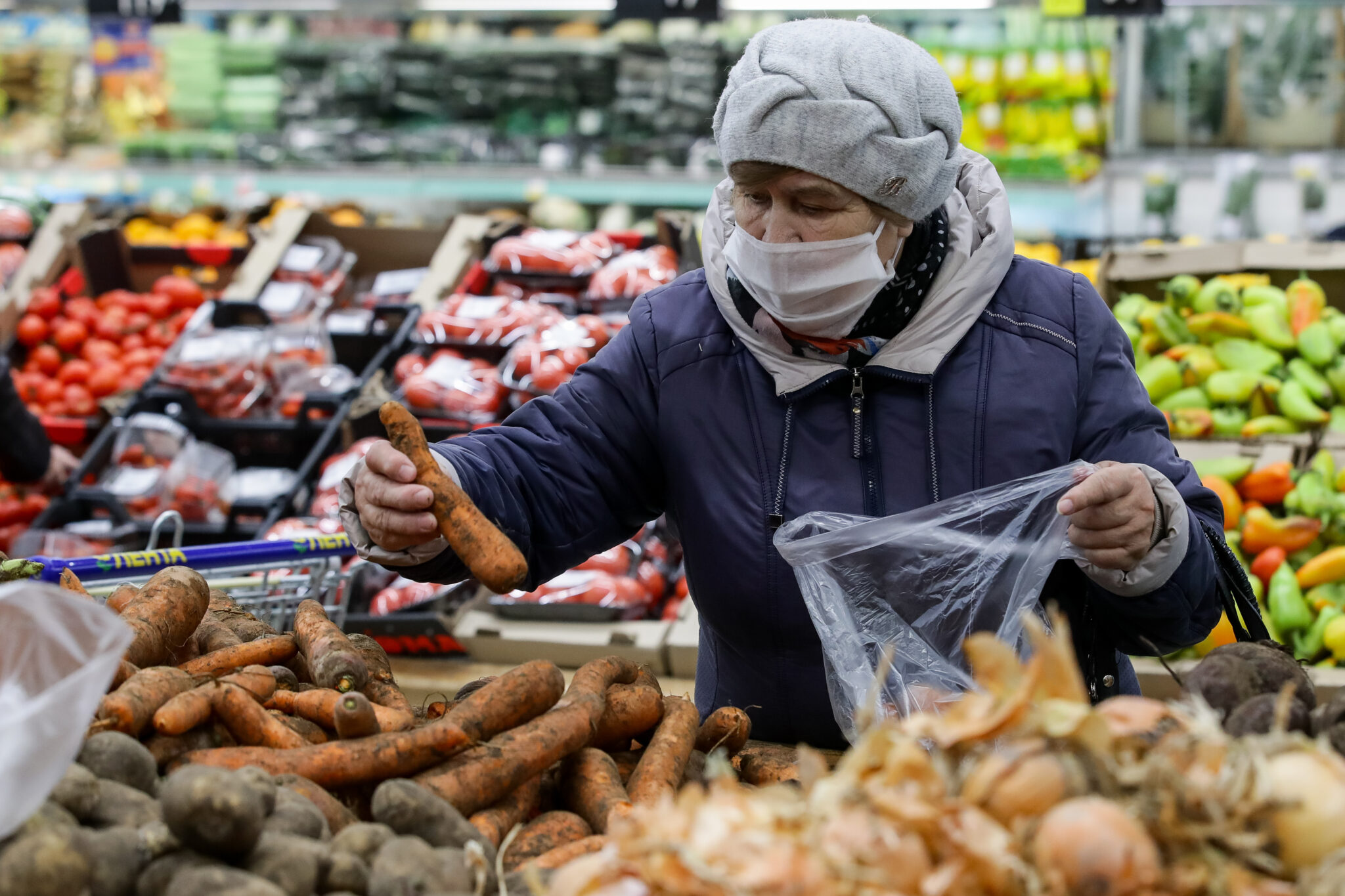 Женщина в супермаркете. Фото Kirill Kukhmar / TASS / Scanpix / Leta