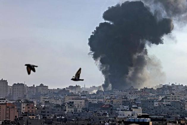 Пожар в секторе Газа в результате ударов Израиля. Фото AFP/Scanpix/Leta