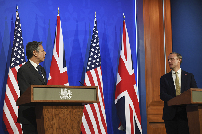 Госсекретарь США Энтони Блинкен и глава МИД Великобритании Доминик Рааб. Фото AP/Scanpix/Leta