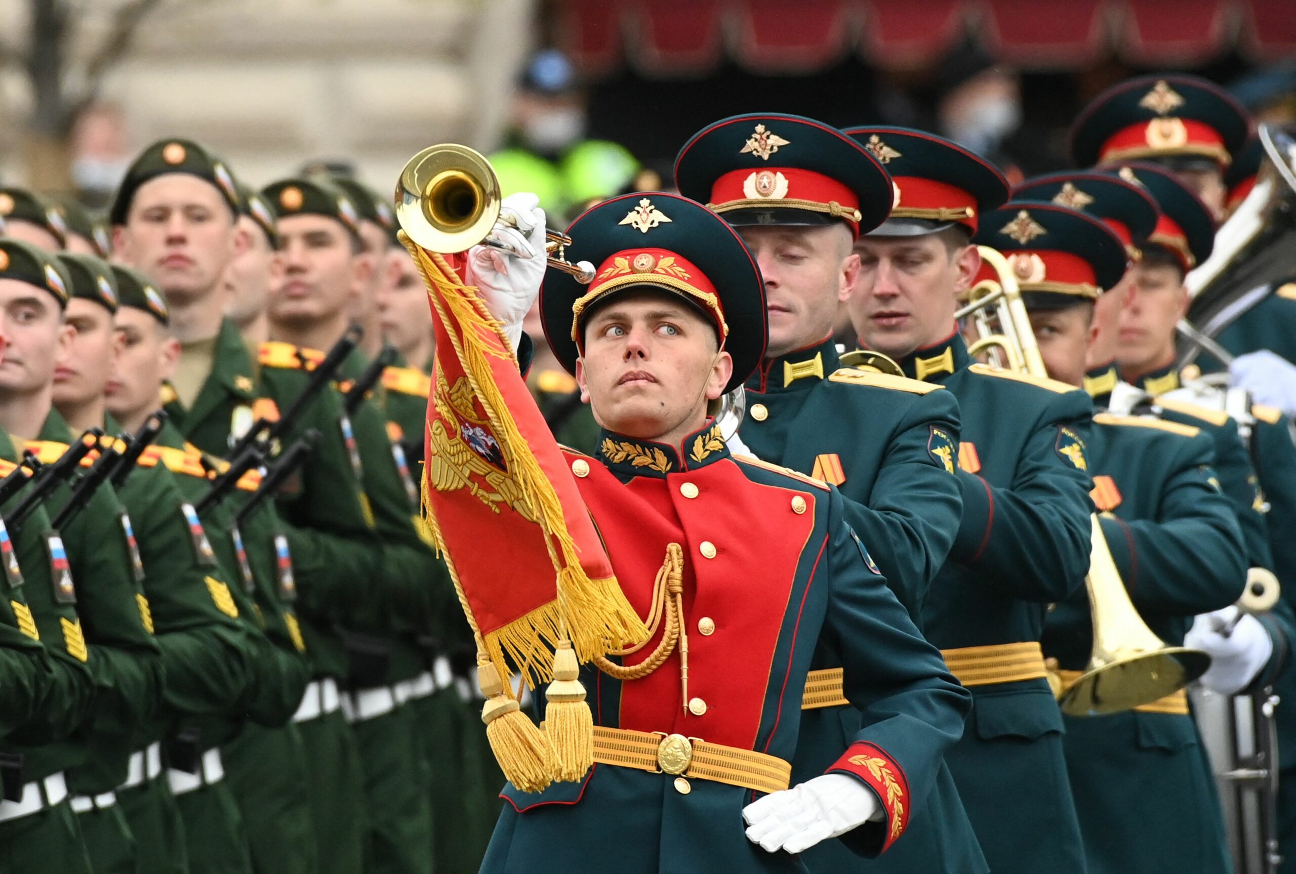 Военнослужащие на Параде Победы в 2021 году. Фото KIRILL KUDRYAVTSEV / TASS / Scanpix / Leta
