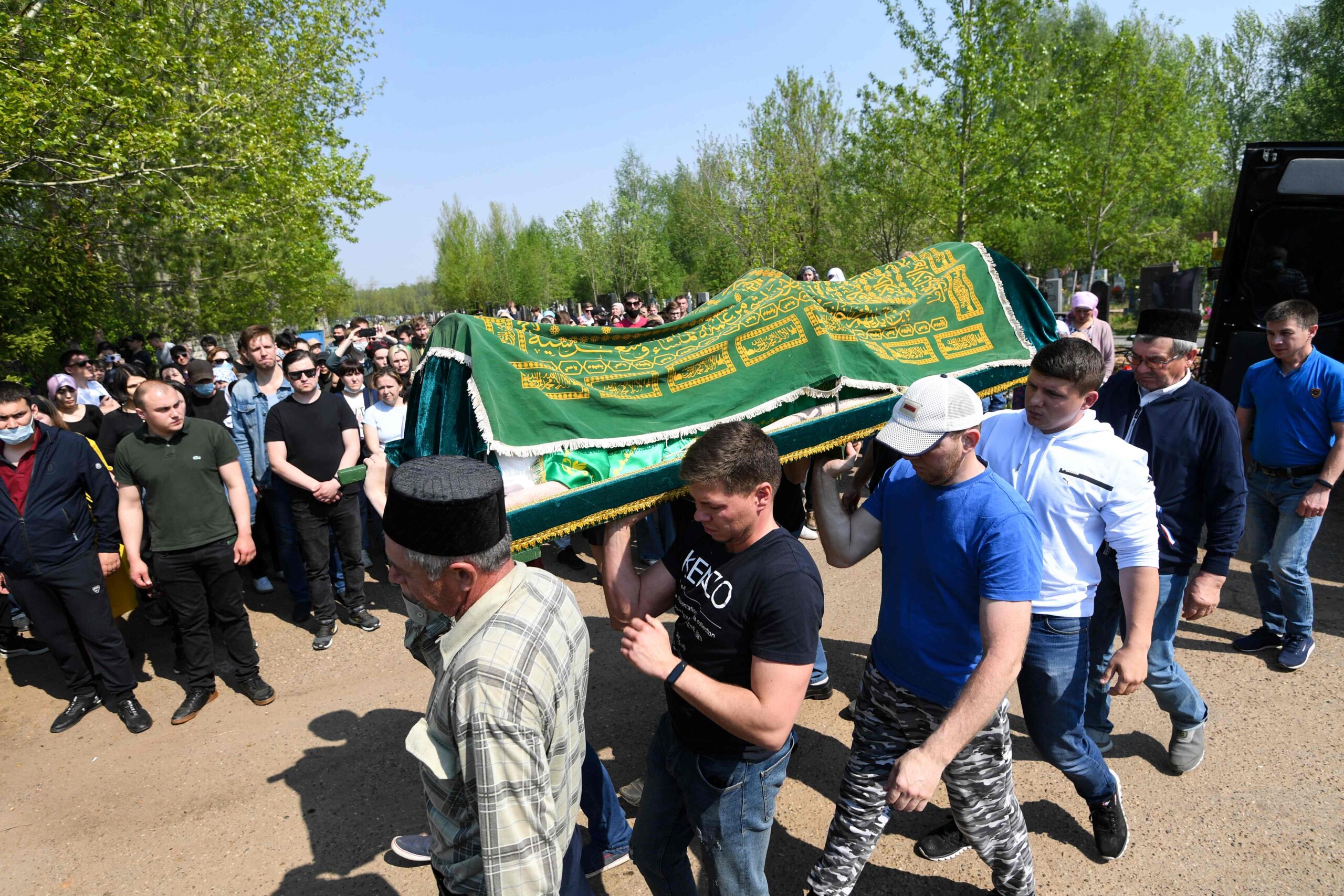 Гроб с телом убитой учительницы Эльвиры Игнатьевой. Фото NATALIA KOLESNIKOVA / TASS / Scanpix / Leta