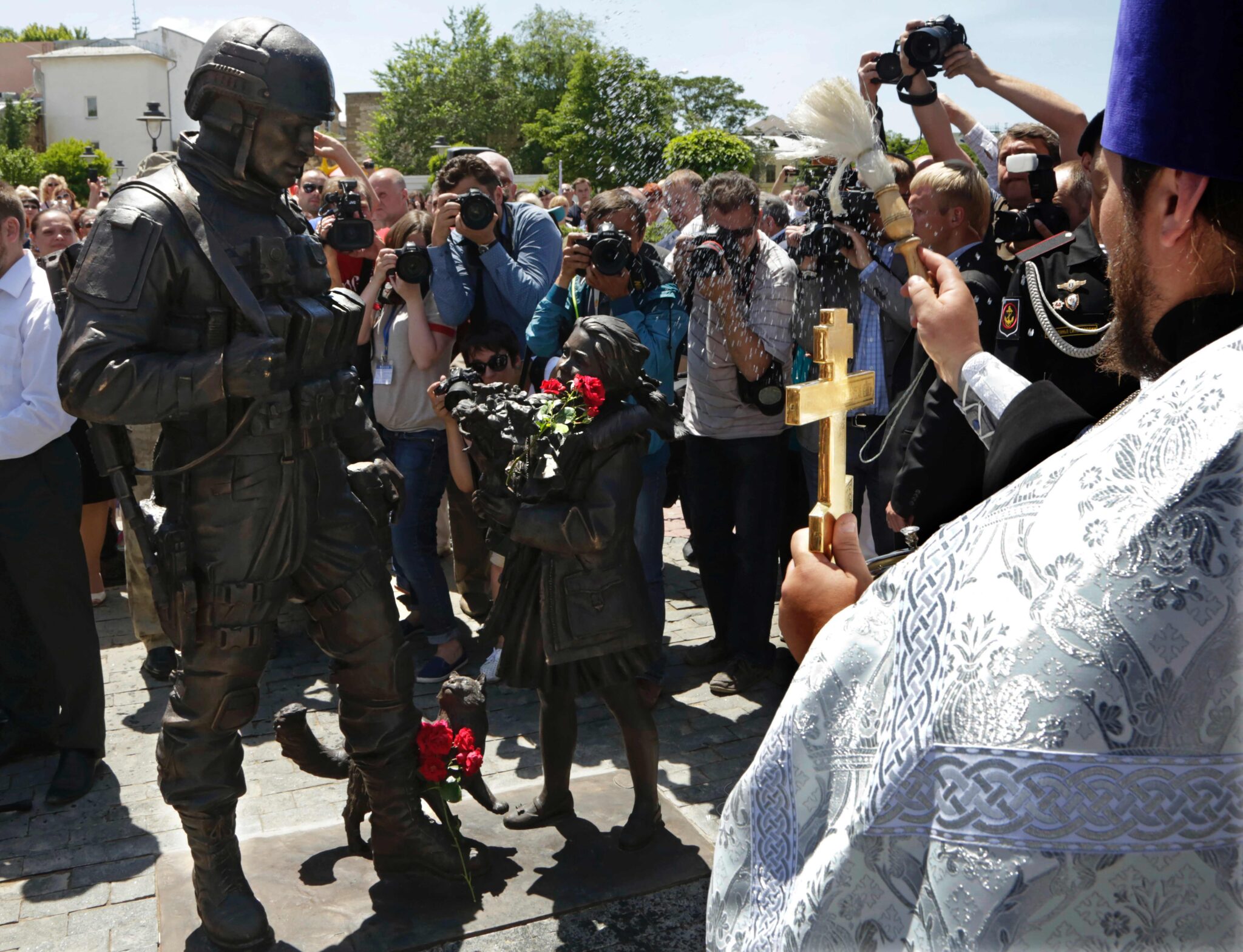 Благословение памятника российскому солдату в Симферополе.  AFP PHOTO / Max Vetrov/Scanpix/Leta
