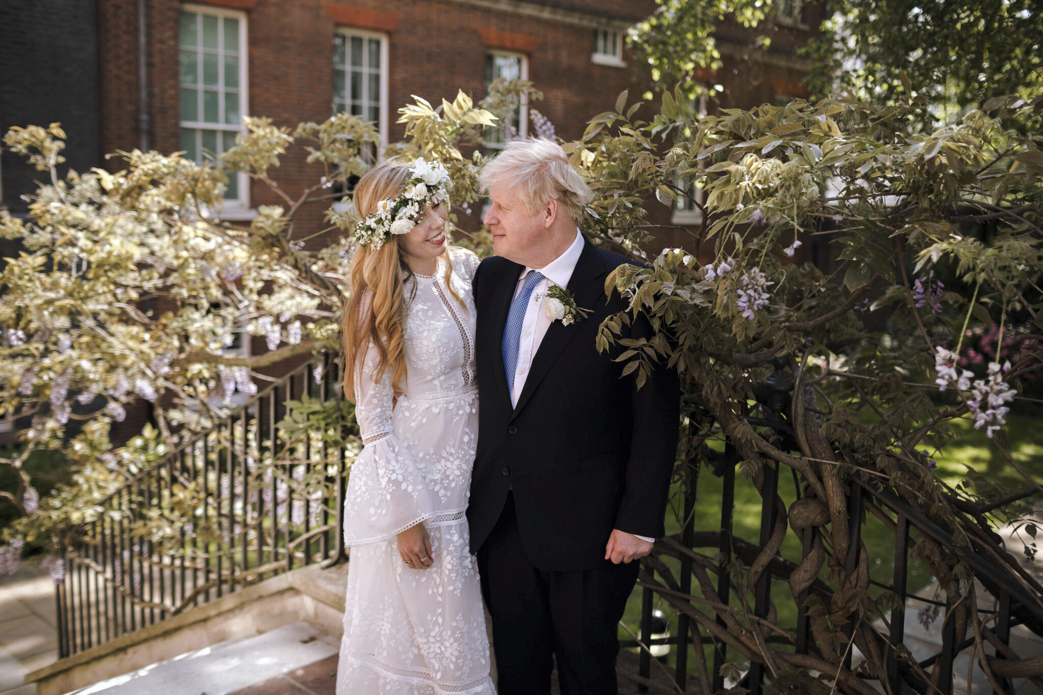 Свадебное фото Бориса Джонсона и  Кэрри Саймондс. Фото  Rebecca Fulton/Downing Street via AP/Scanpix/Leta