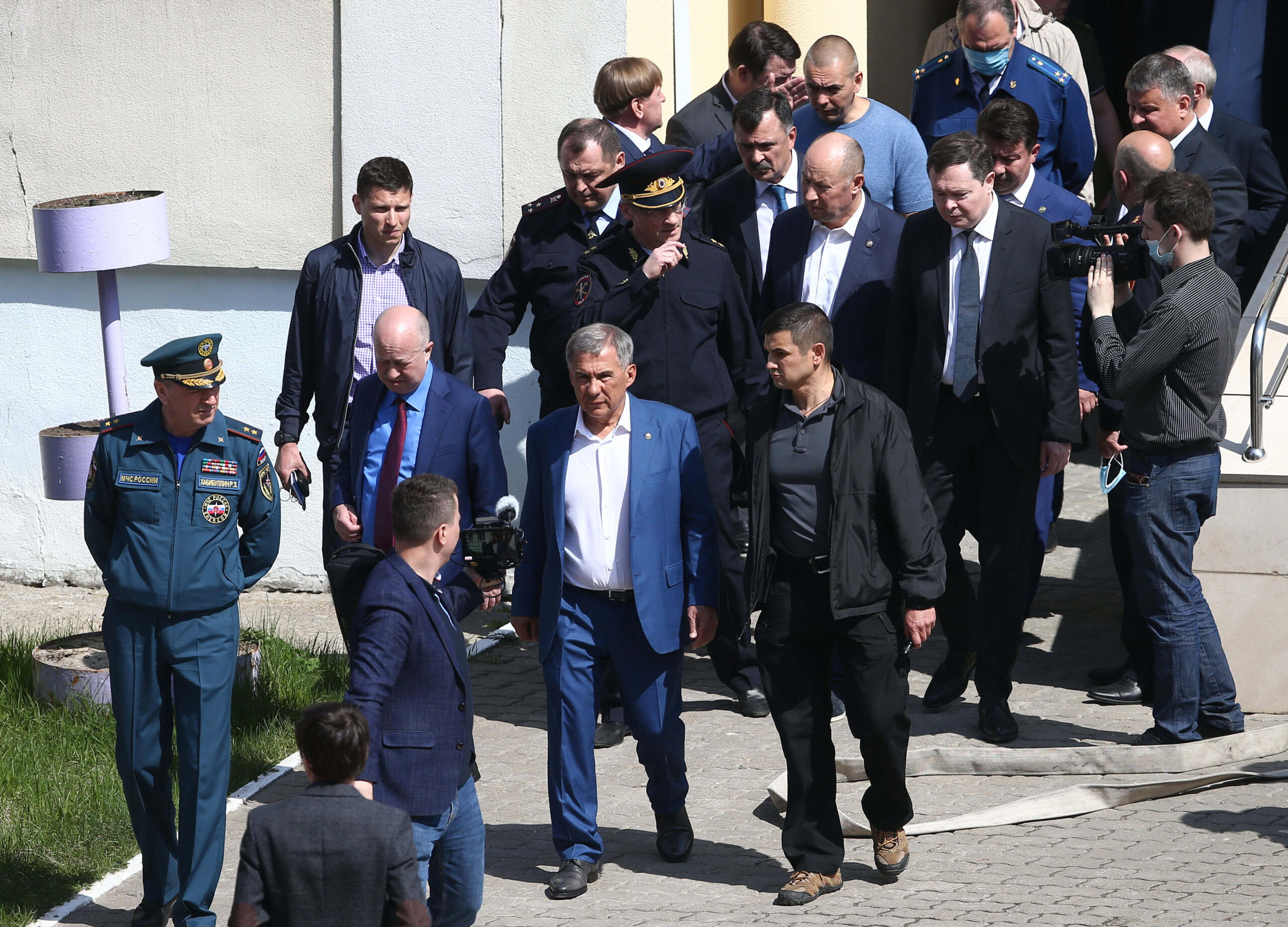 Президент Татарстана Рустам Минниханов на месте трагедии. Фото  Yegor Aleyev / TASS / Scanpix / Leta