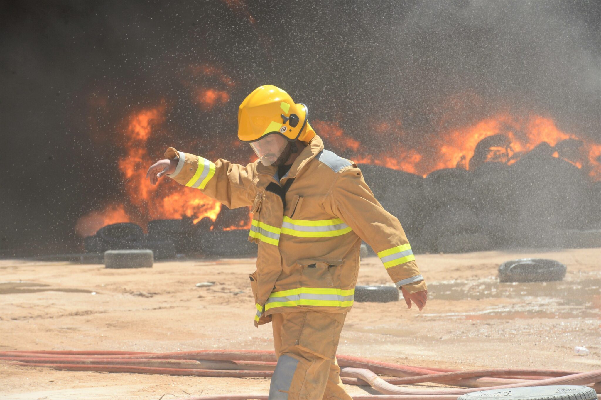 Пожарный в Кувейте. Фото imago images/Xinhua/Scanpix/Leta