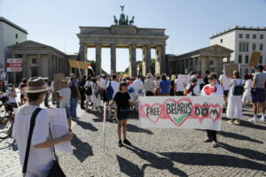 Акция солидарности с Беларусью в Берлине. Фото imago images/Metodi Popow / TASS / Scanpix / Leta