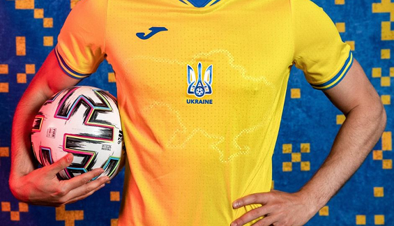 Футбольная форма Украины для Евро-2020 с изображением карты страны с присоединенными Крымом и Донбассом. Фото Андрей Павелко / Facebook