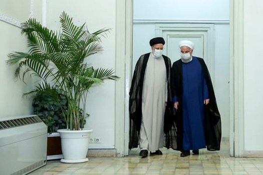Эбрахим Раиси и верховный духовный лидер Ирана аятолла Хаменеи. Фото SIPA/SCANPIX/LETA