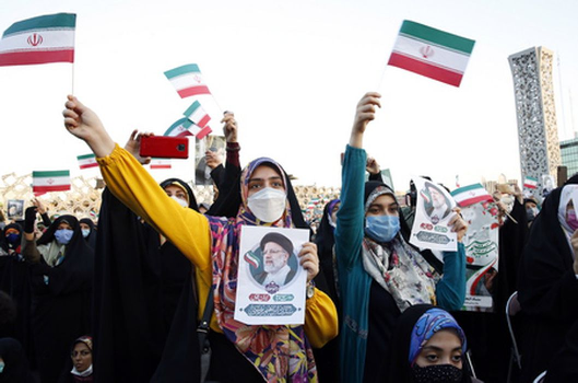 Демонстрация сторонников Раиси в Тегеране. Фото EPA/SCANPIX/LETA