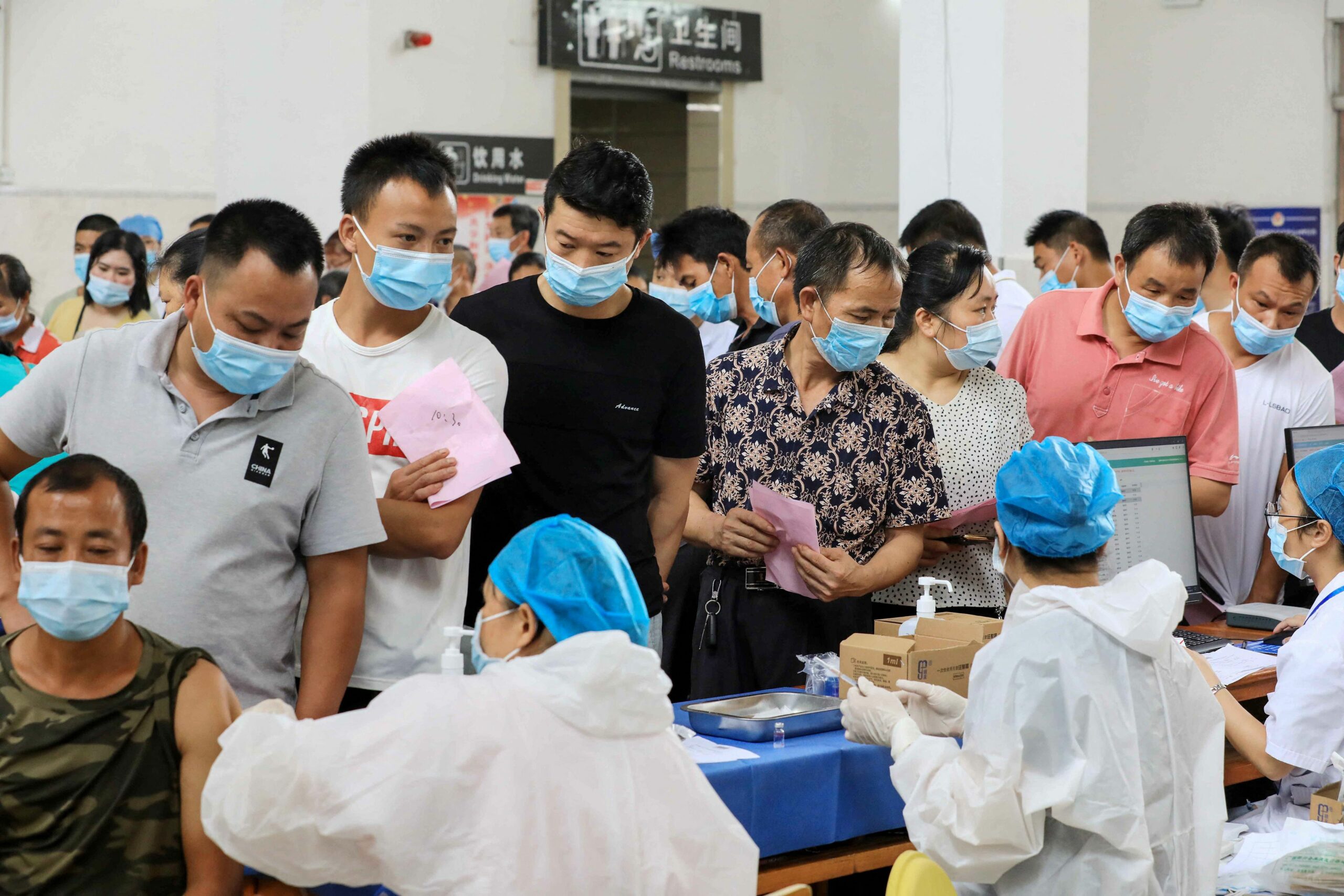 Очередь на вакцинацию Sinovac в Китае. Фото TASS / Scanpix / Leta