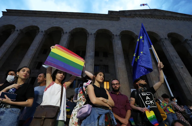 Акция солидарности с ЛГБТ-активистами в Тбилиси. Фото Irakli Gedenidze / Reuters / Scanpix / LETA
