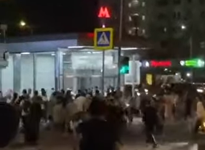 Участники драки в Кузьминках. Скриншот видео Baza