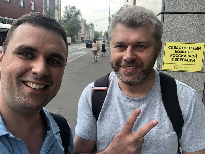 Константин Янкаускаc с адвокатом Ильей Уткиным. Фото из личного аккаунта в Twitter