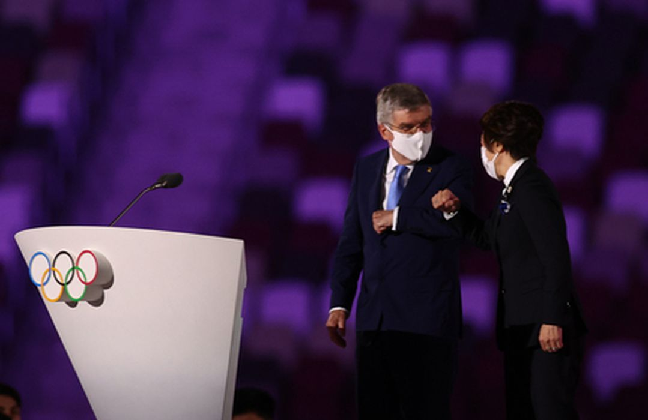 Глава Международного Олимпийского комитета Томас Бах на церемонии открытия Олимпиады в Токио. Фото REUTERS/Scanpix/Leta