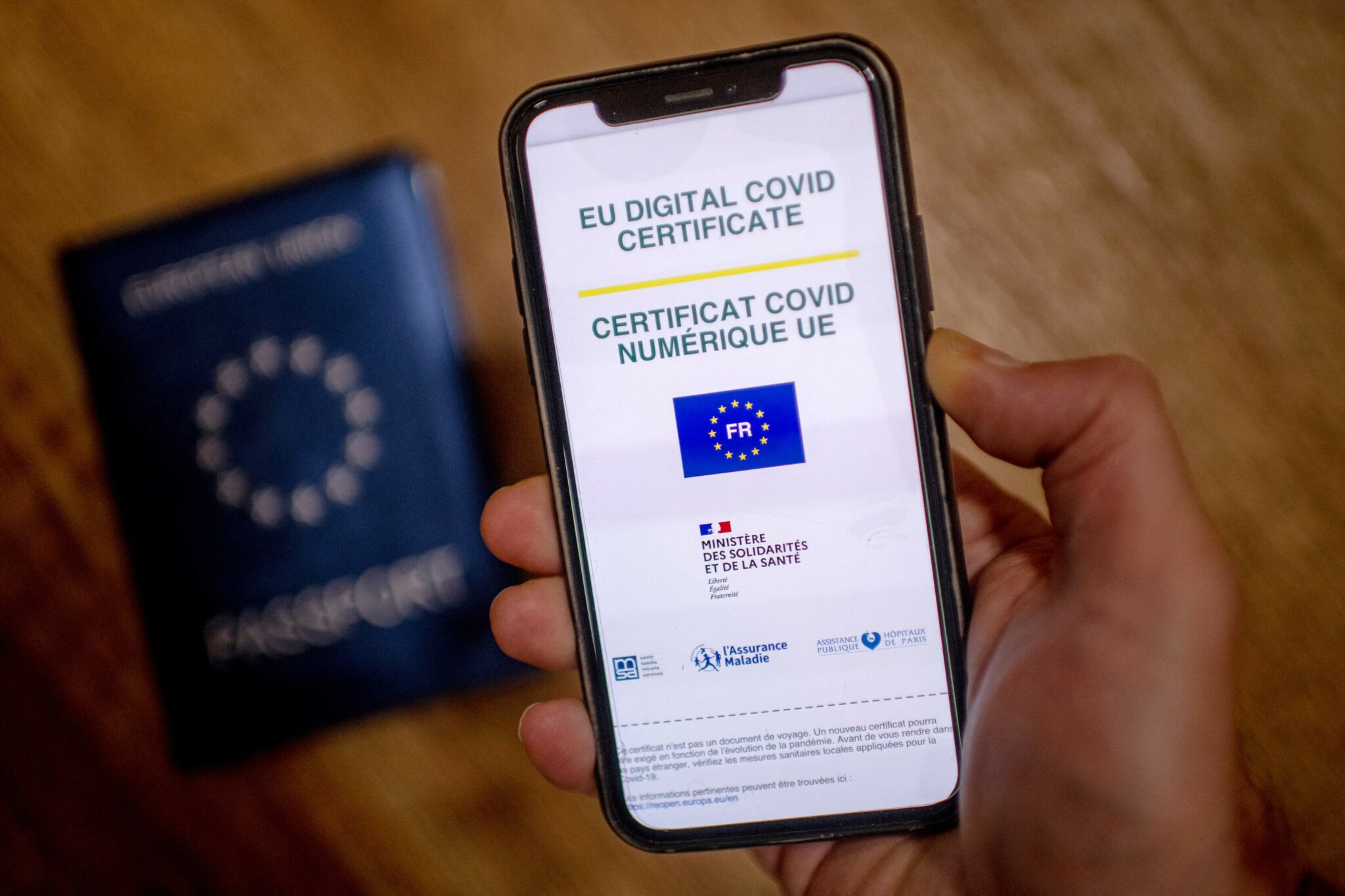 Электронный сертификат о вакцинации ЕС. Фото Olivier MORIN / AFP/Scanpix/Leta
