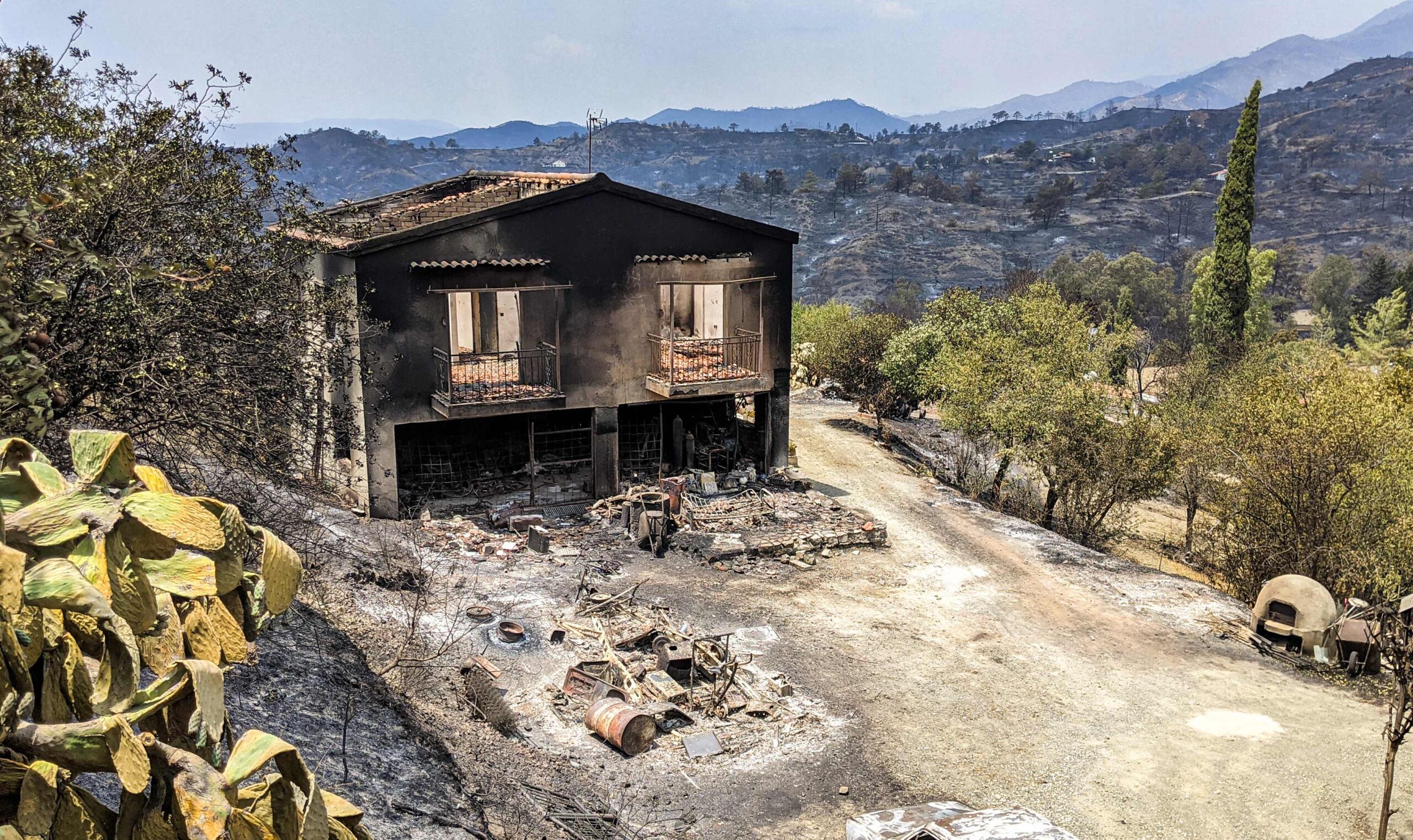 Выгоревший дом в одной из деревень возле Ларнаки. Фото Etienne TORBEY / AFP/Scanpix/Leta