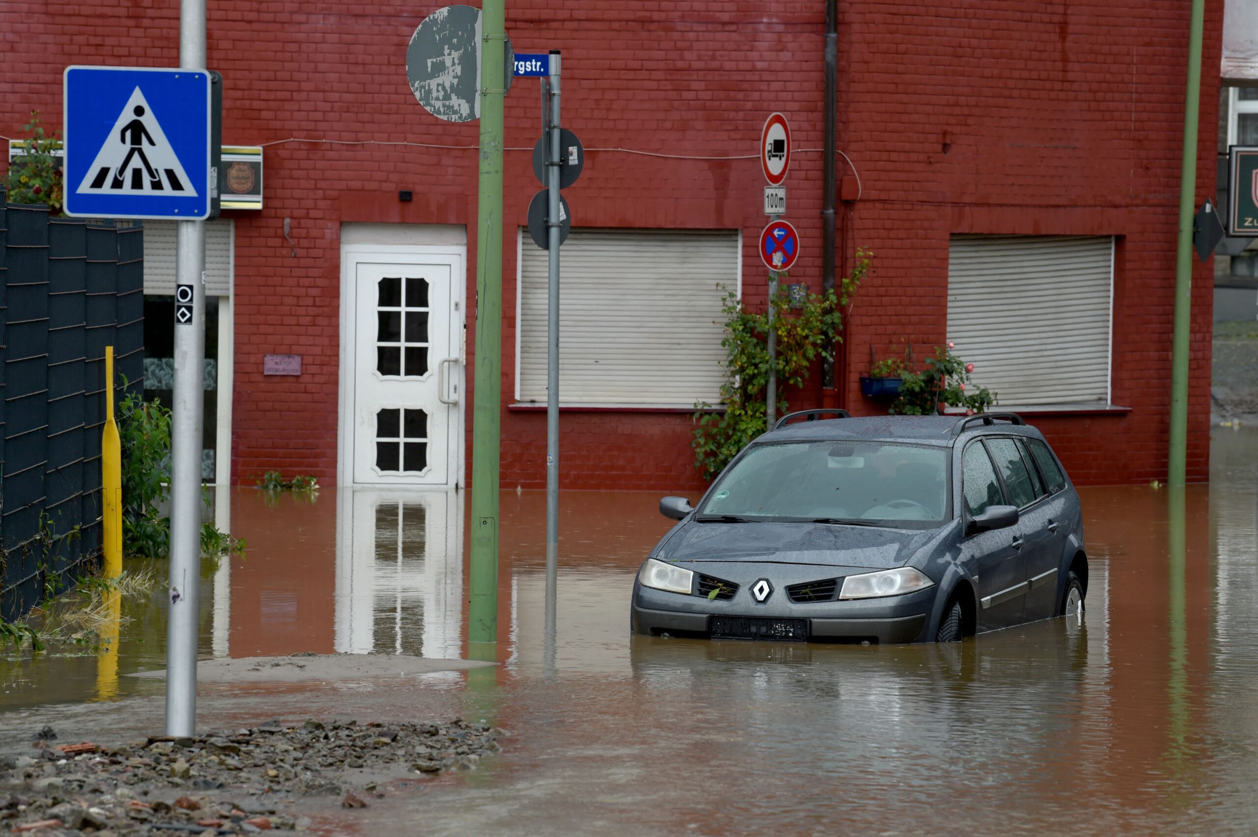 Затопленная улица в Хагене. Фото  INA FASSBENDER / AFP/Scanpix/Leta