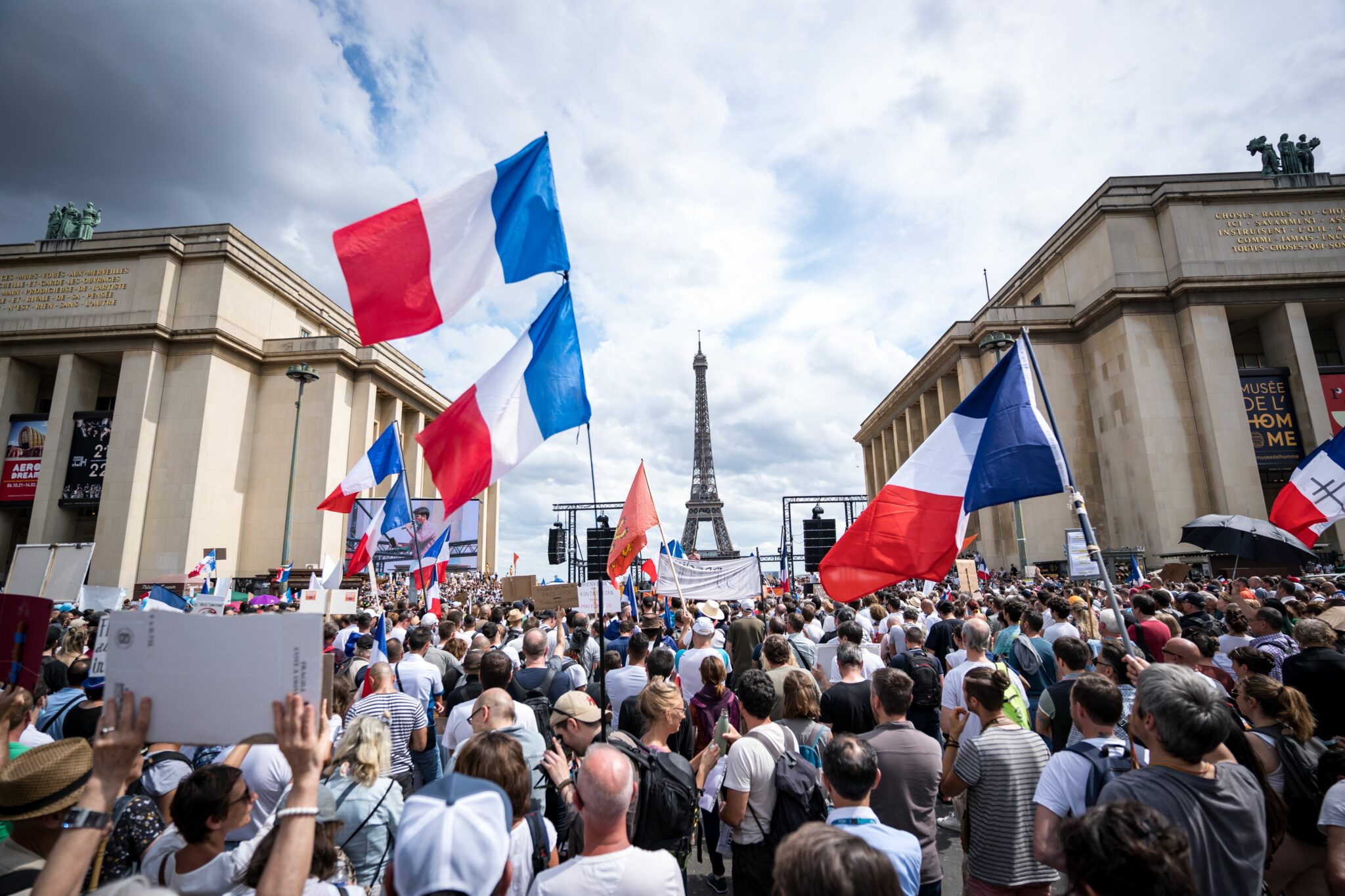 Акция протеста против коронавирусных пропусков 24 июля в Париже. Фото Gabrielle CEZARD/SIPA/Scanpix/Leta