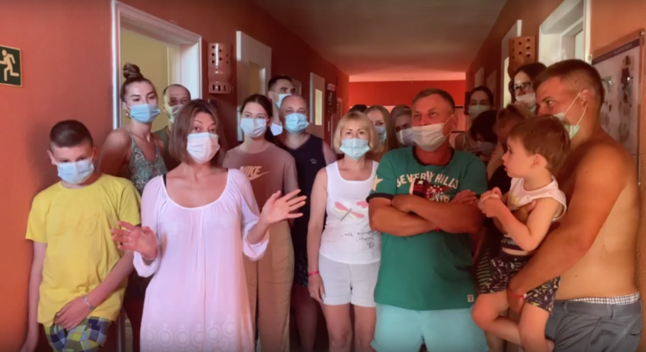Изолированные в отеле на Кубе российские туристы. Скриншот видео VK  Екатерина Тюленева