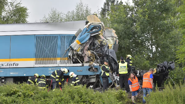 Столкновение поездов в Чехии. Фото издания Seznam Zprávy