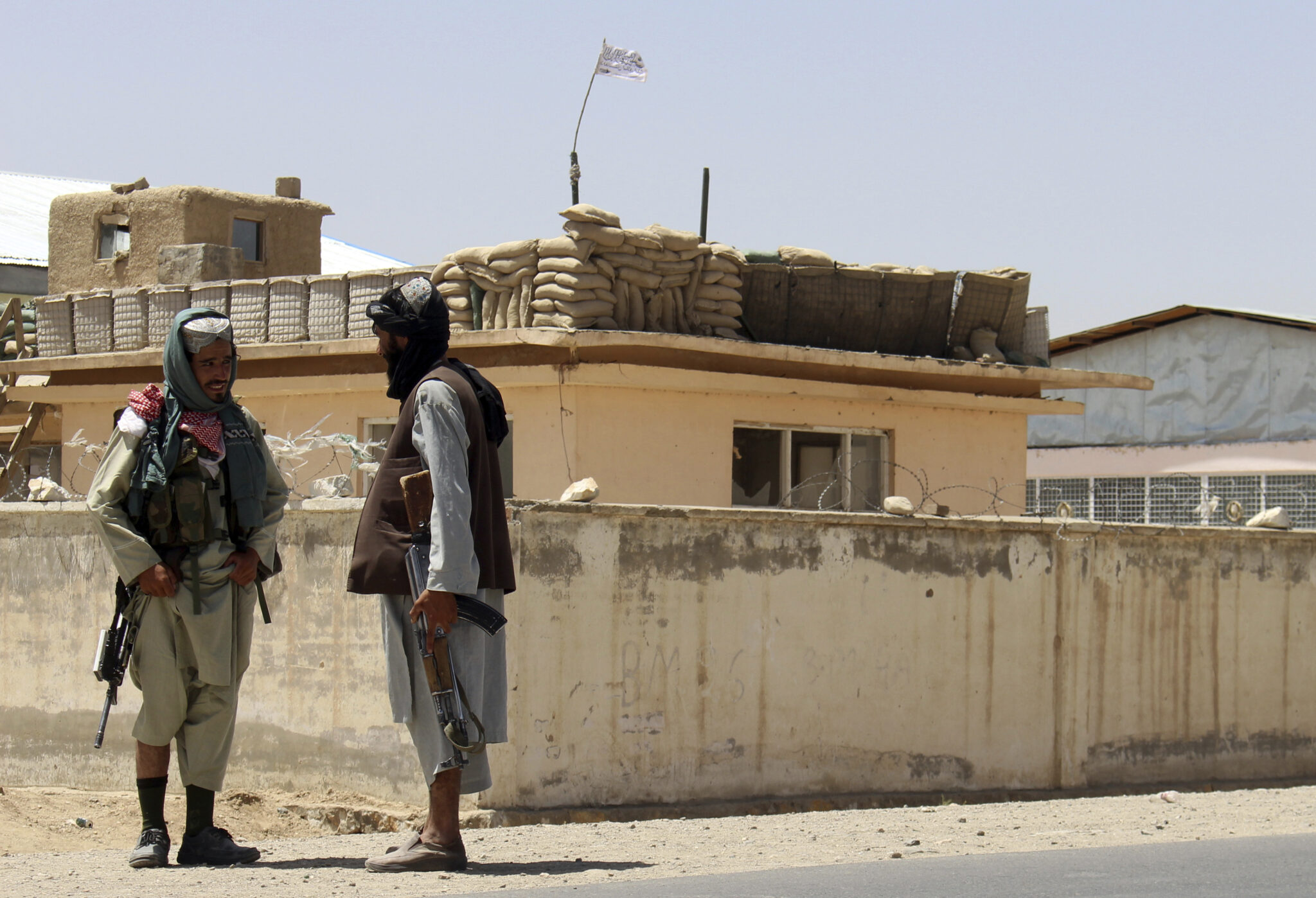 Боевики "Талибана" недалеко от Кабула. Фото AP Photo/Gulabuddin Amiri/Scanpix/Leta