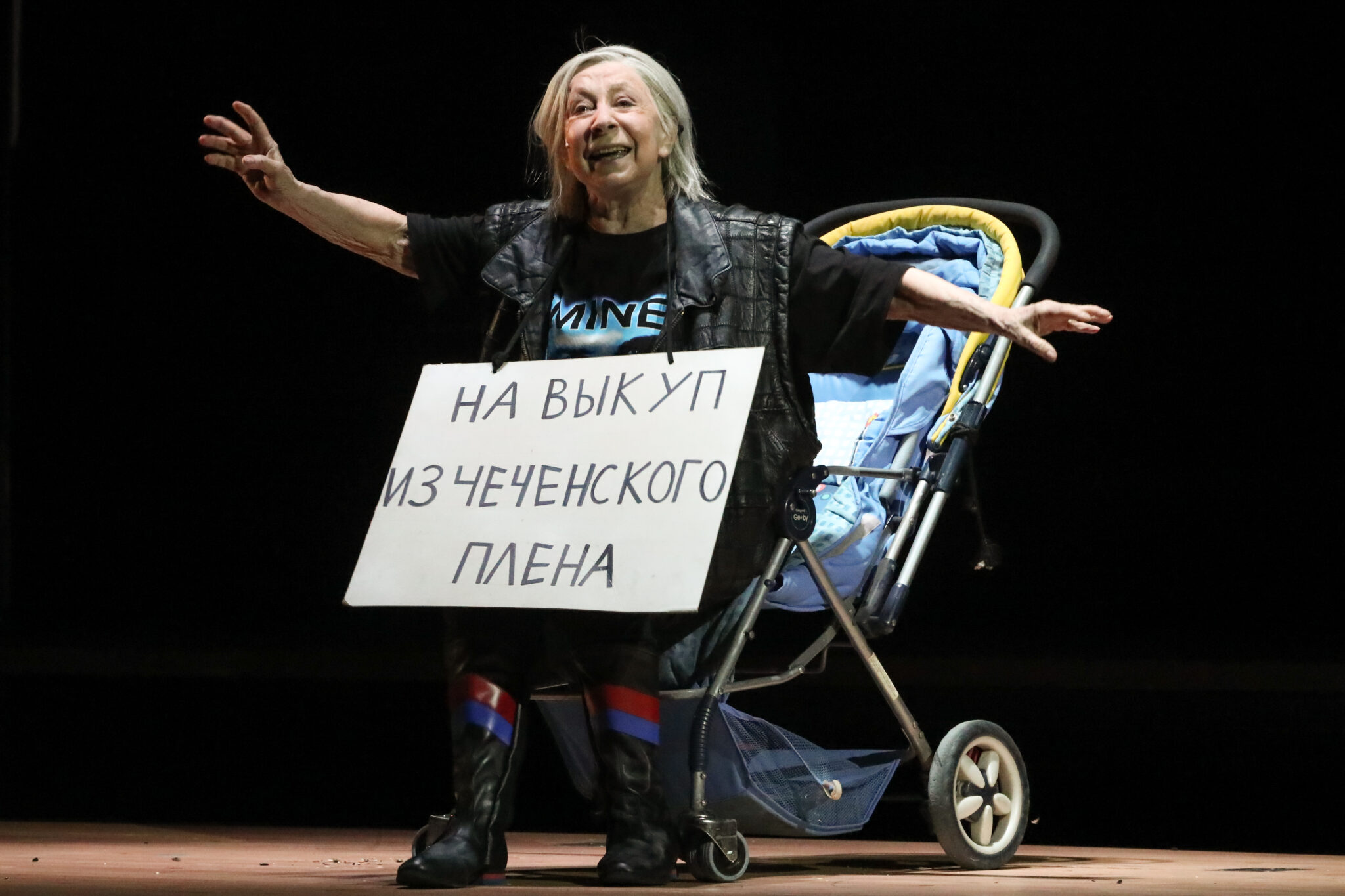 Лия Ахеджакова на сцене «Современника» в спектакле «Первый хлеб» . Фото Sergei Karpukhin/TASS/Scanpix/Leta