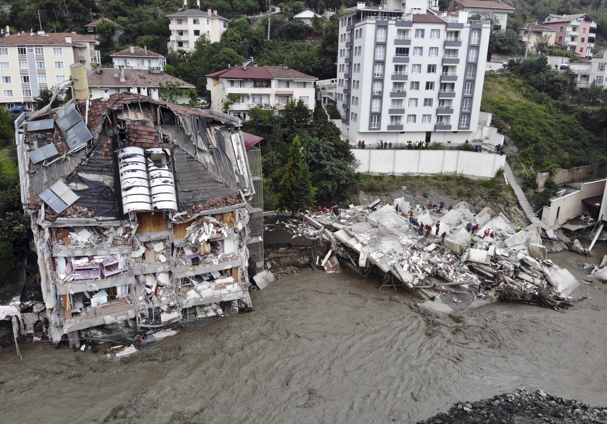Последствия наводнений на севере Турции. Фото  AP Photo/Scanpix/Leta