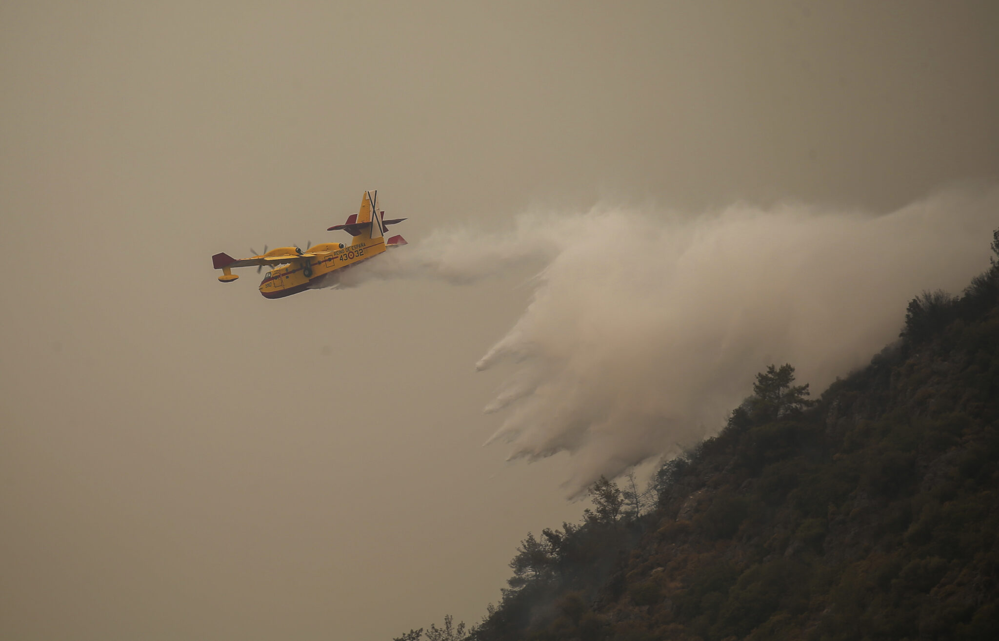 Тушение лесных пожаров в Турции. Фото  AP Photo/Emre Tazegul/Scanpix/Leta