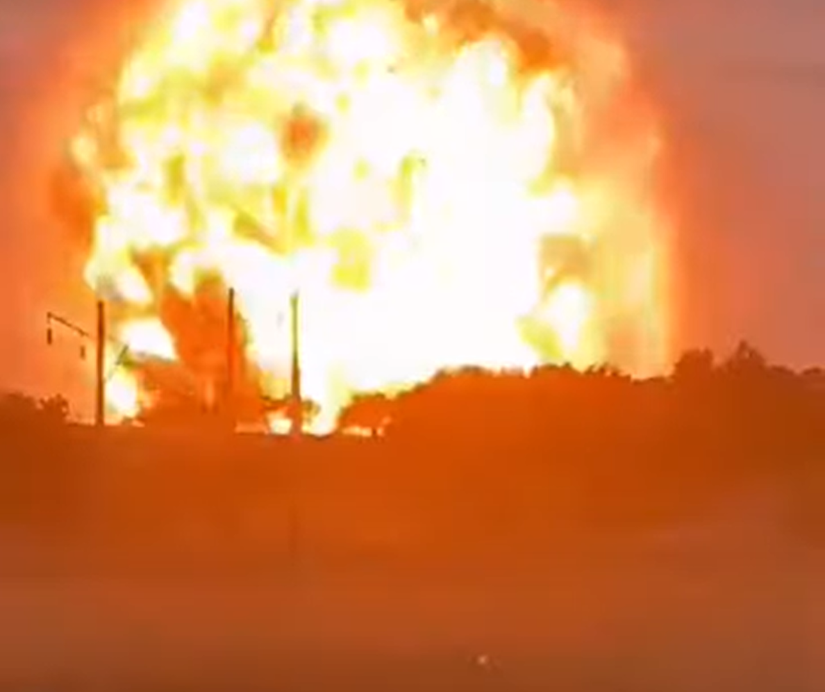 Пожар на складе боеприпасов в Казахстане в Жамбылской области. Скриншот видео с youtube-канала News-Incidents