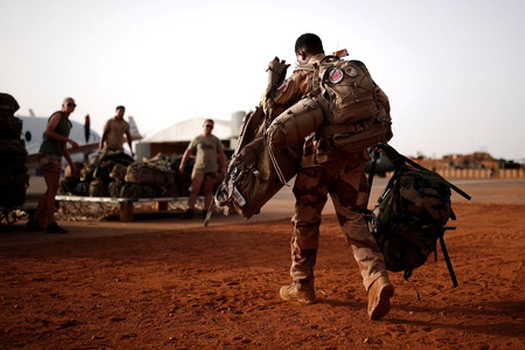 Французский солдат покидает Мали. Фото Reuters/Scanpix/LETA