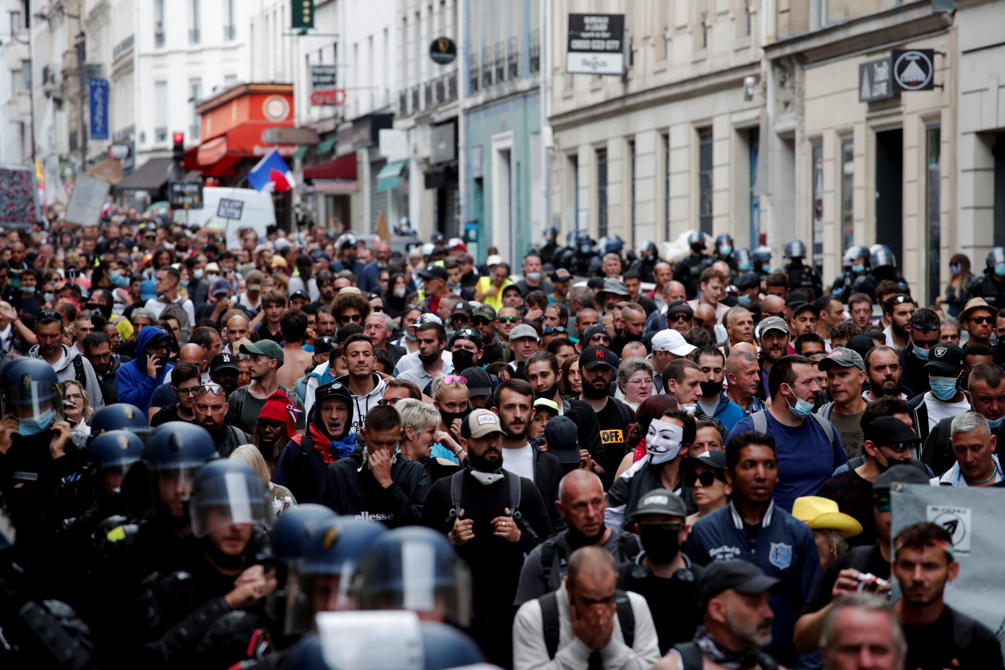 Акция протеста против коронавирусных ограничений в Париже. Фото  REUTERS/Benoit Tessier/Scanpix/Leta