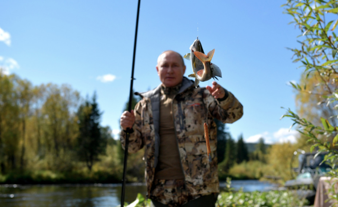 Владимир Путин на рыбалке. Фото Kremlin.ru 