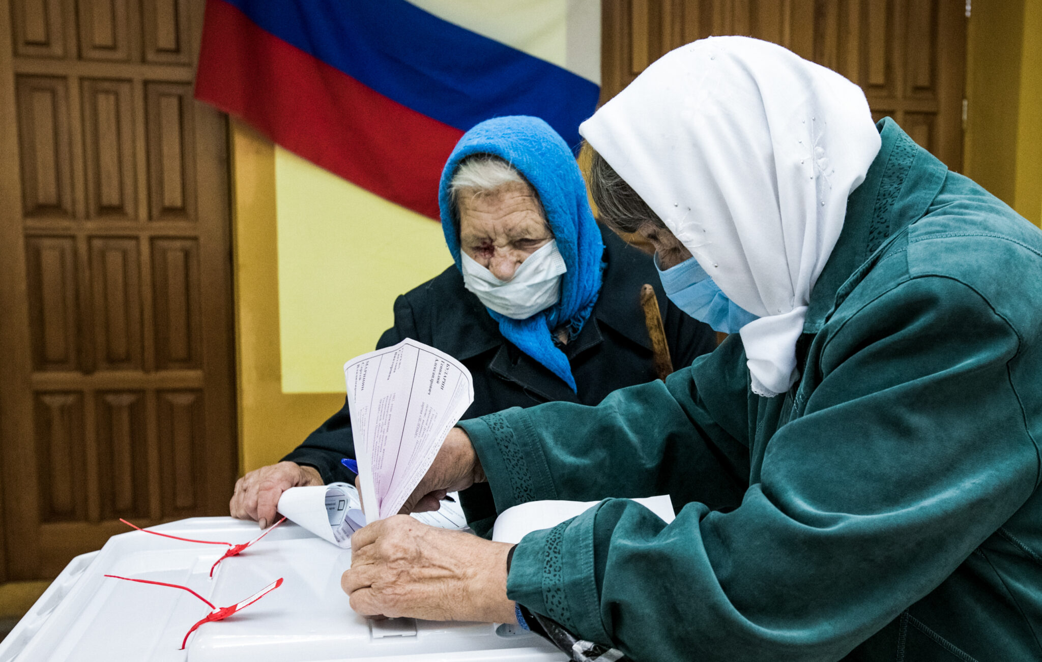 Избиратели. Фото Dmitry Sandimirov / TASS / Scanpix / Leta
