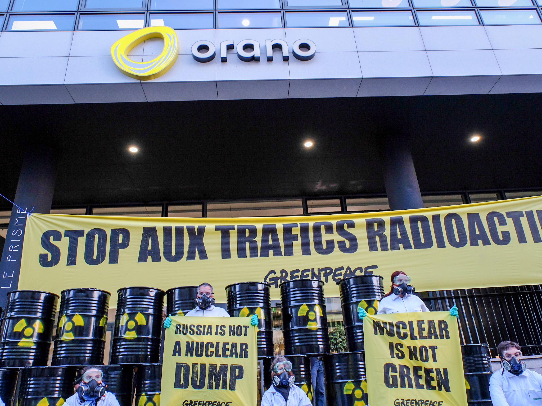 Акция протеста французского отделения Greenpeace у офиса Orano. Фото GREENPEACE / TASS / Scanpix / Leta