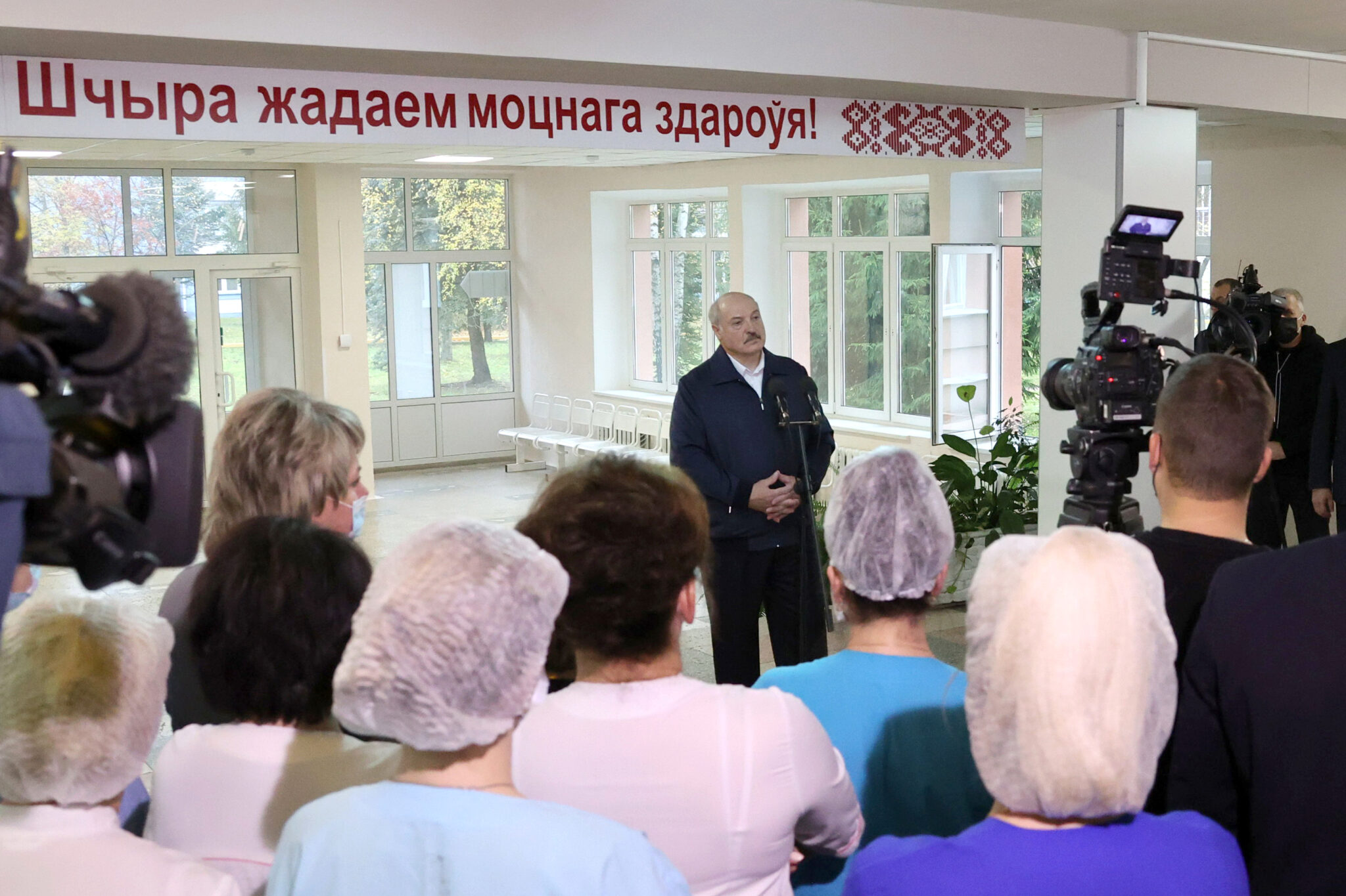Александр Лукашенко в ковидном госпитале. Фото Sergei Shelega / TASS / Scanpix / Leta