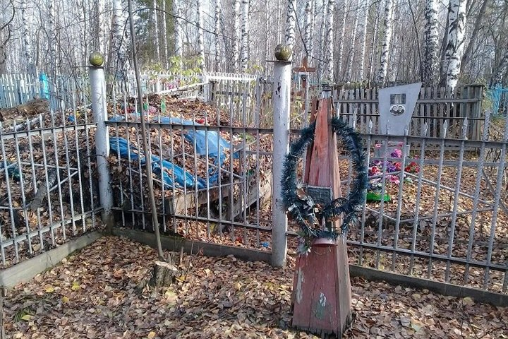 Кладбище в селе Молчаново, на котором нашли тело бывшего судьи. Фото издания molchanovonews.ru