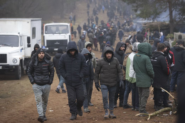 Мигранты на границе Беларуси и Польши. Фото: AFP/Scanpix/LETA