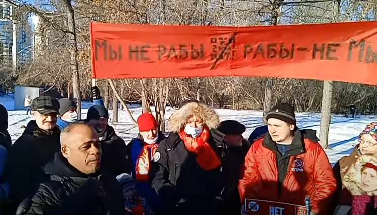 Акция противников введения QR-кодов в Екатеринбурге. Кадр видеоролика, опубликованного в YouTube-канале RusNews
