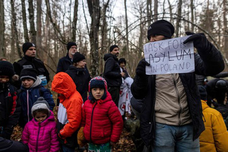 Группа курдских беженцев на границе Беларуси и Польши. Фото: AFP/Scanpix/LETA