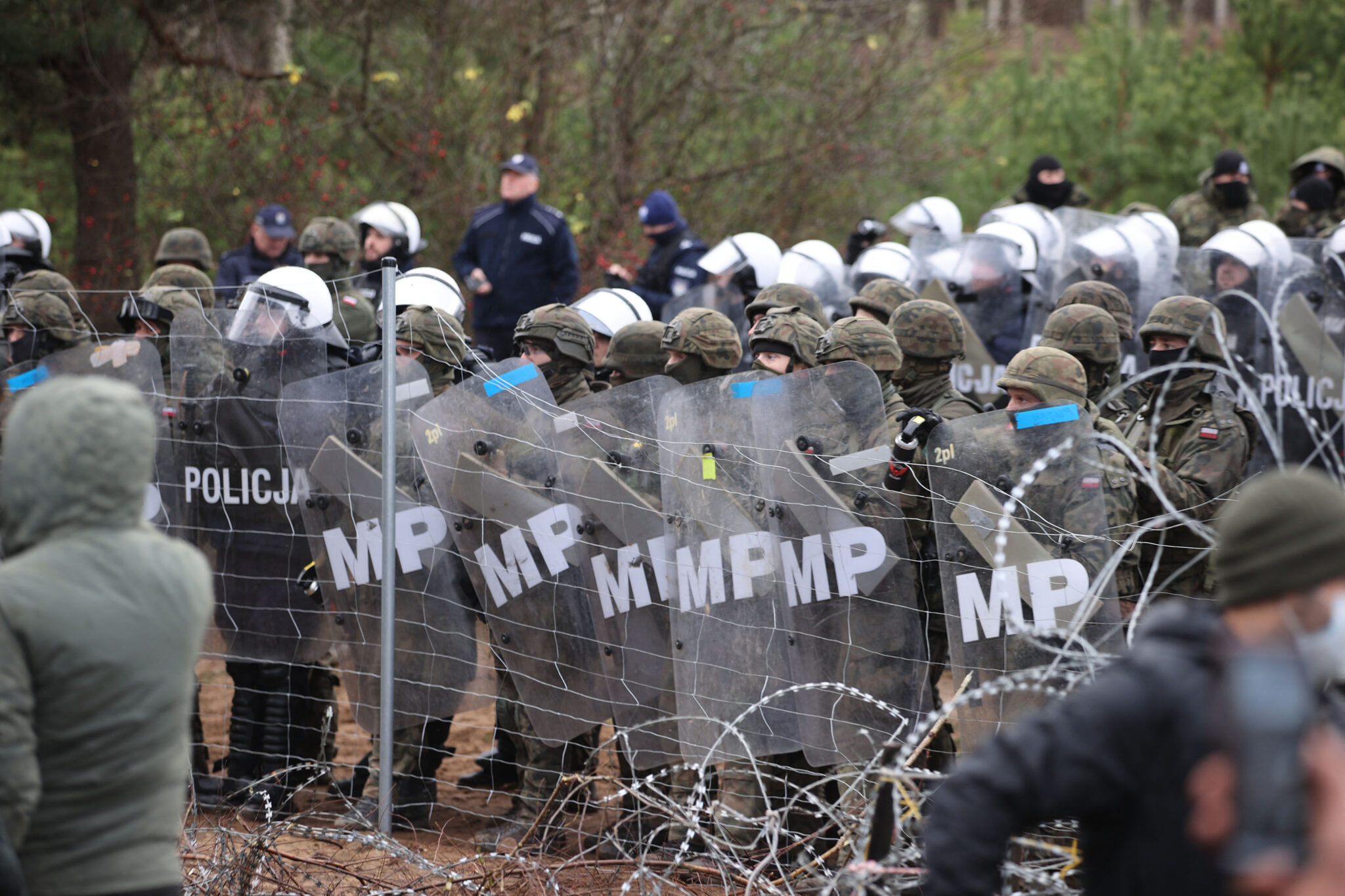 Полиция Польши на границе. Фото LEONID SHCHEGLOV / TASS / Scanpix / Leta
