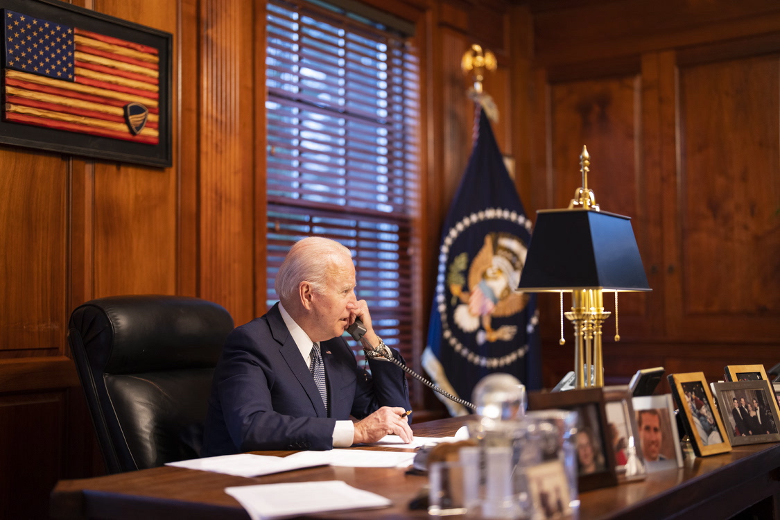 Джо Байден во время разговора с Владимиром Путиным. Фото Adam Schultz / The White House / HANDOUT / TASS / Scanpix / Leta