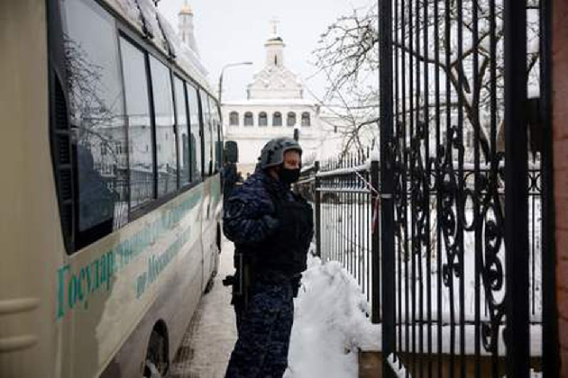 Полиция в монастыре в Серпухове после взрыва в православной гимназии. Фото Dimitar DILKOFF/AFP/Scanpix/LETA