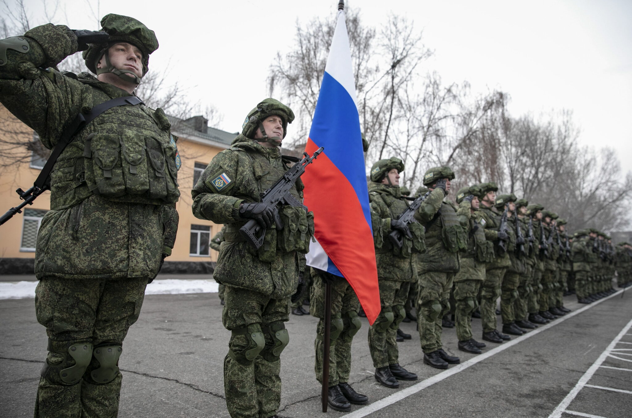 Российские военнослужащие на церемонии закрытия миротворческой миссии ОДКБ в Казахстане. Фото EPA/STR/Scanpix/Leta 