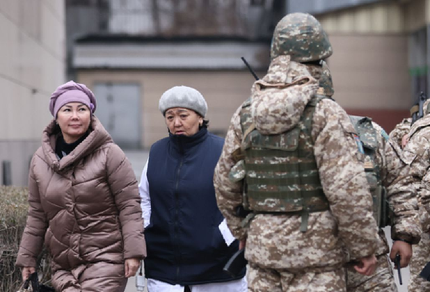 Военные на улицах Алматы. Фото Valery Sharifulin/TASS/Scanpix/LETA