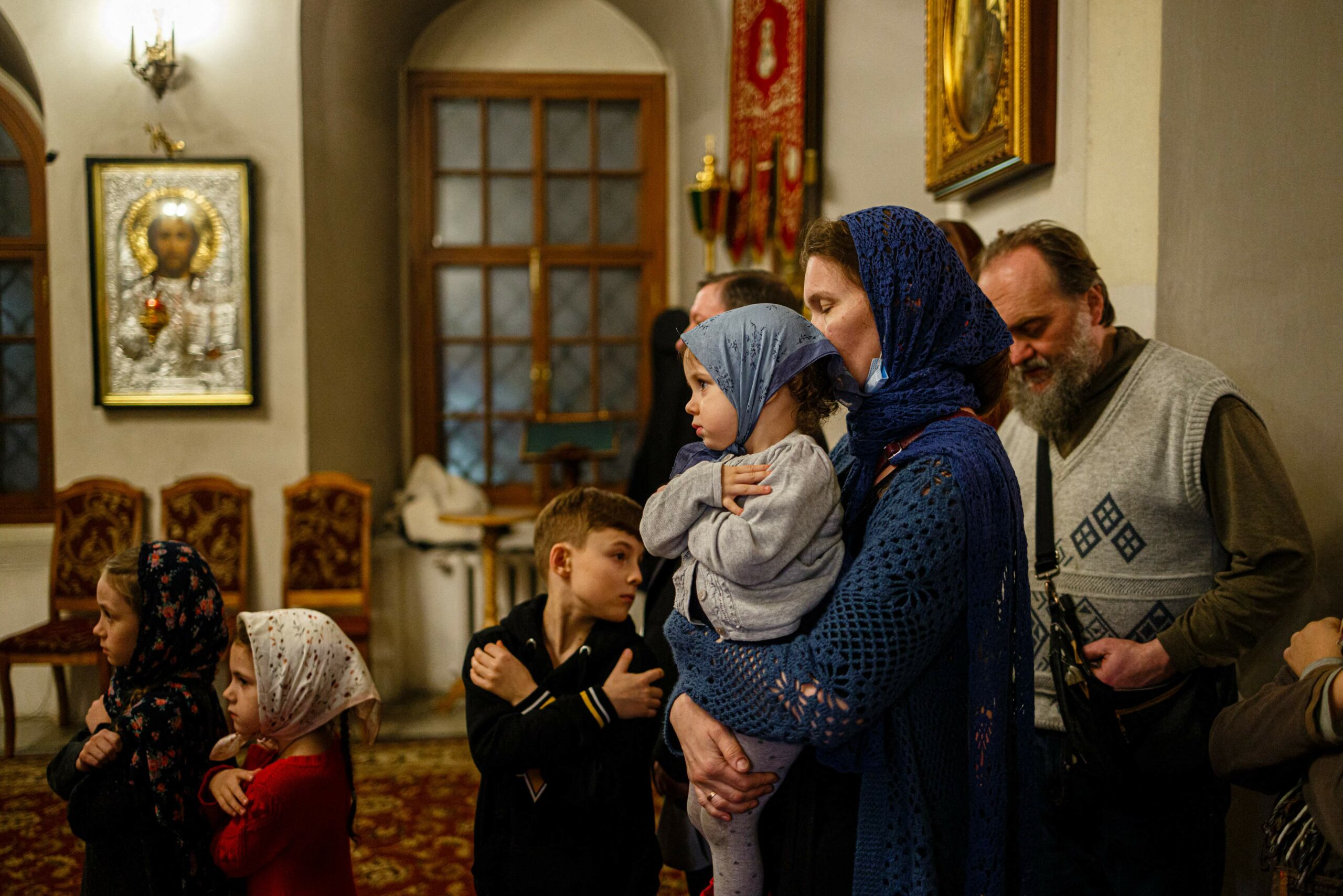 Верующие посещают рождественскую службу в Высоко-Петровском монастыре в Москве. Фото DIMITAR DILKOFF / TASS / Scanpix / Leta
