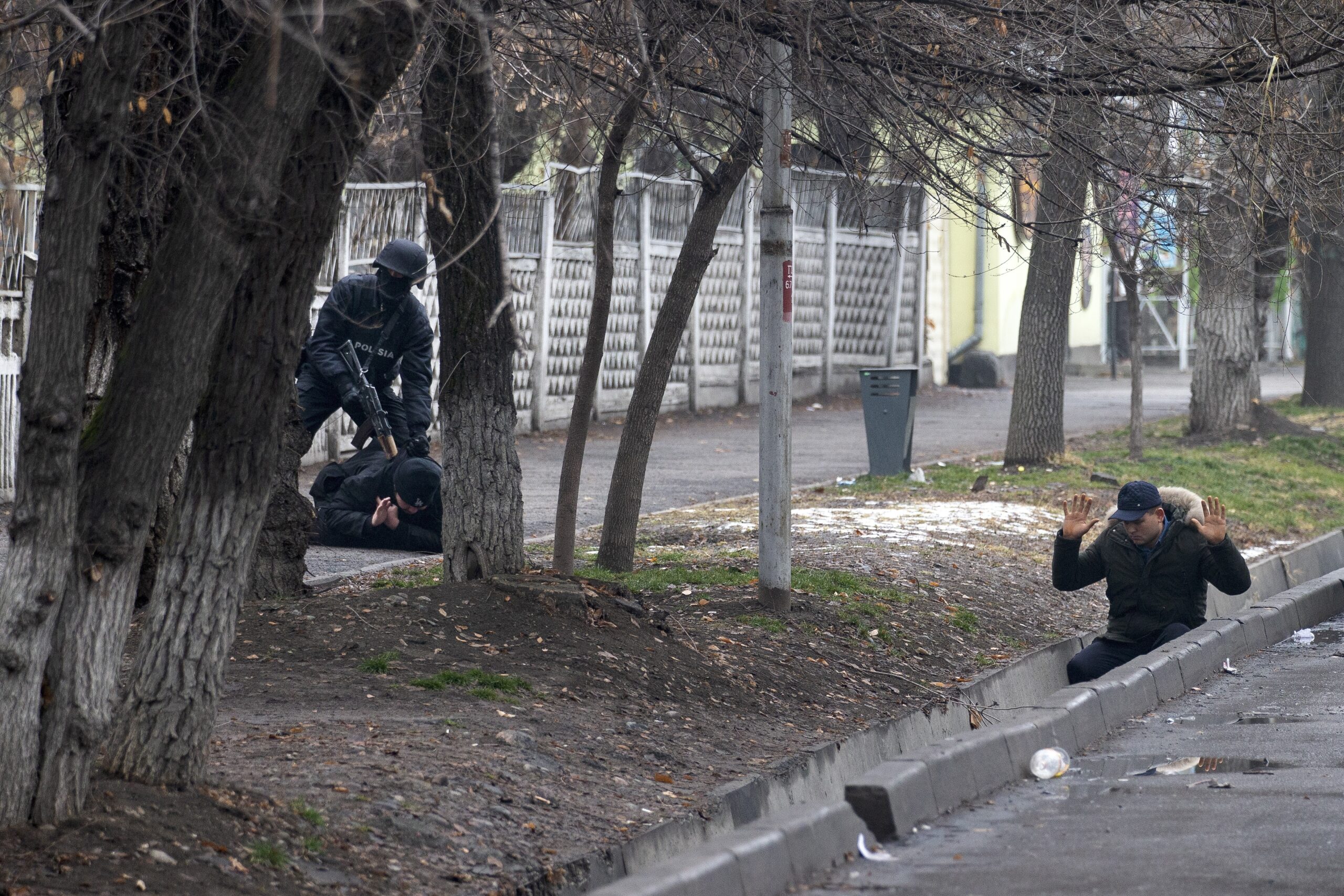 Задержание в день траура. Убитые протестующие в Казахстане. Беспорядки в Алма Ате 2022. Протесты в Казахстане 2022.