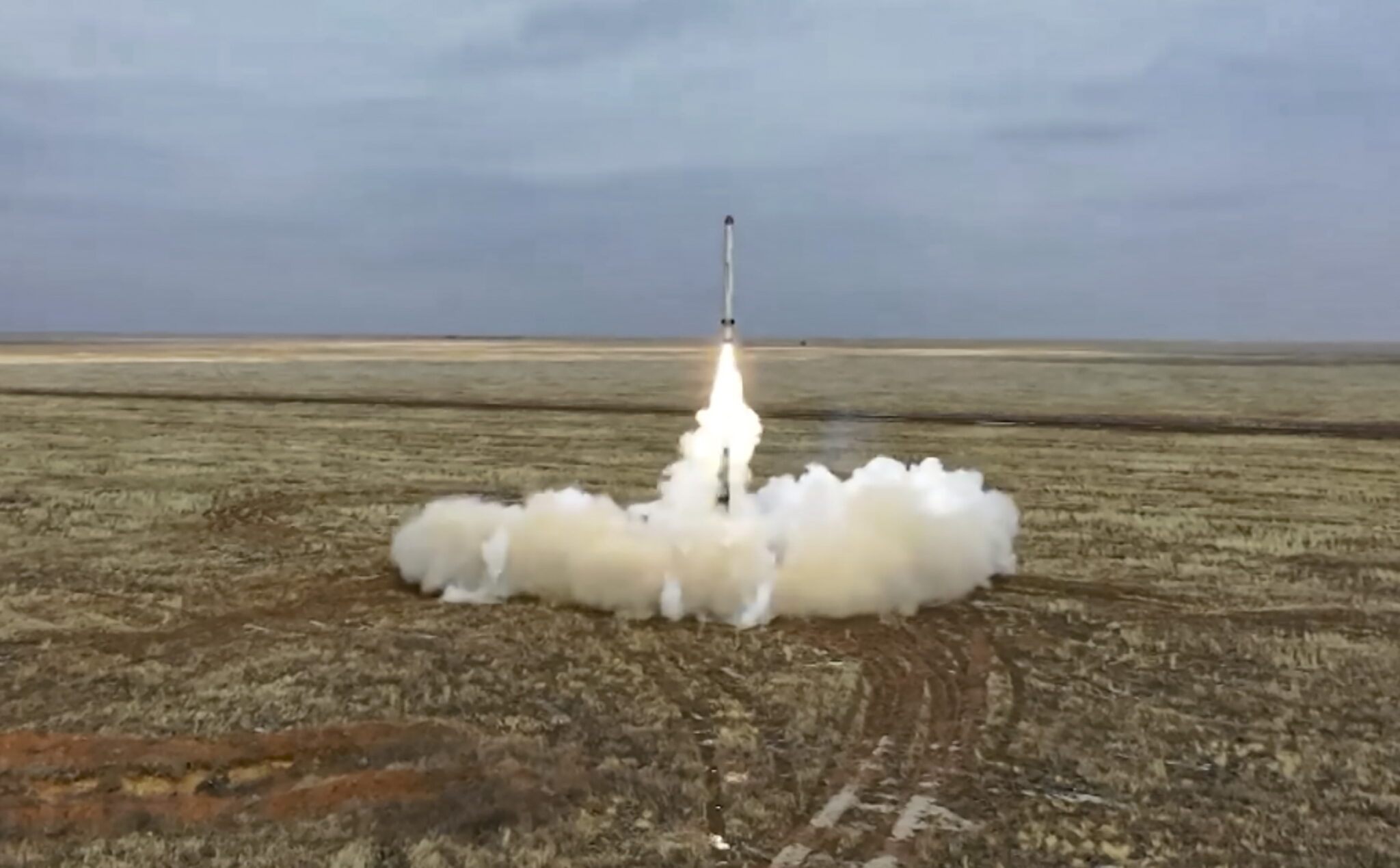 Запуск крылатой ракеты наземного базирования «Искандер» на полигоне Капустин Яр в Астраханской области. 19 февраля 2022 года. Фото RUSSIAN DEFENCE MINISTRY PRESS SERVICE/EPA/Scanpix/Leta