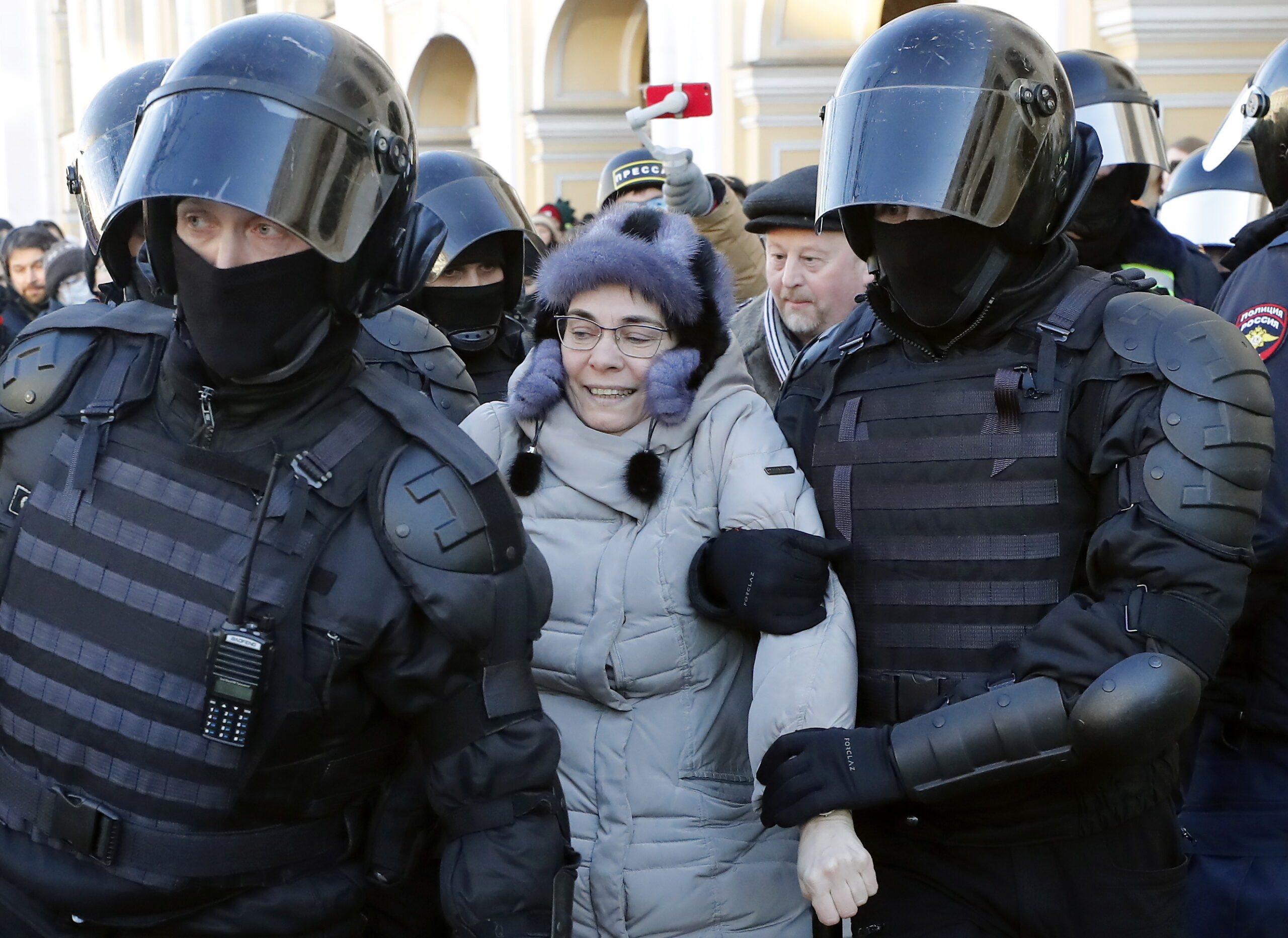 Полиция задержала участников митинга против вторжения России в Украину. Санкт-Петербург. 27 февраля 2022 года. Фото ANATOLY MALTSEV/EPA/Scanpix/LETA