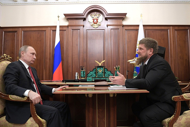 Владимир Путин и Рамзан Кадыров. Фото пресс-службы Кремля, впервые опубликованное в 2017 году. В 2022 году использовалось  в пресс-релизе пресс-службы Кадырова в качестве подтверждения их встречи 2 февраля 2022 года